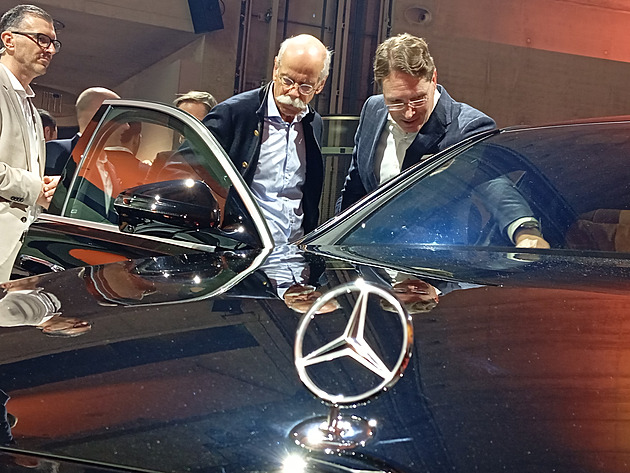 Automobilový král se představuje. Prozkoumali jsme nový Mercedes S