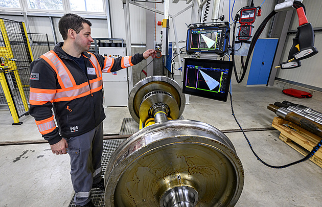 Světová opravna vagonů z Děčína rozšířila záběr, ročně přelisuje tisíce dvojkolí