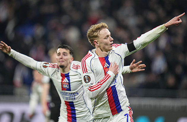 Z padoucha hrdinou. Karabec po zpackané penaltě poslal Lyon na první místo v EL