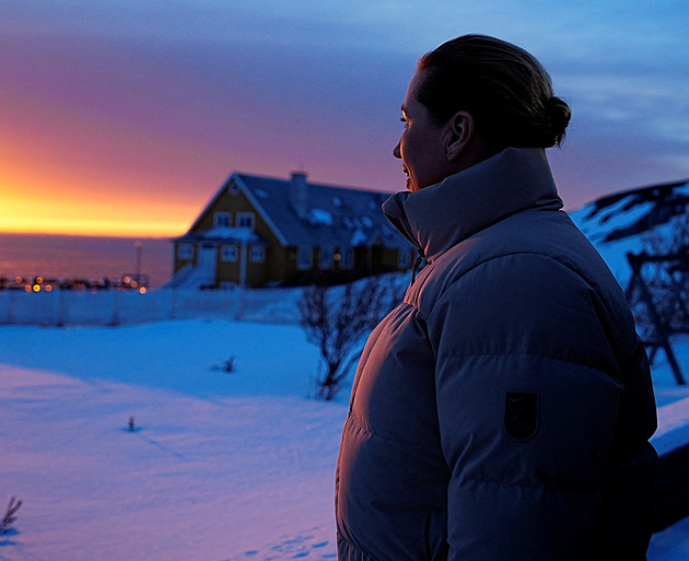 Do letadla s dánskou premiérkou se dostal cizí muž. Grónské úřady tají podrobnosti