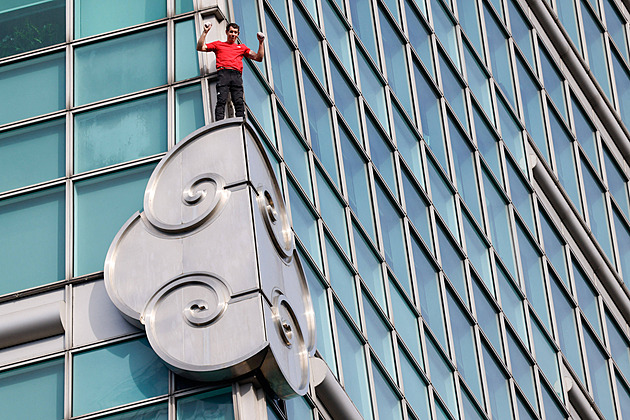 OBRAZEM: „Na strach jsem zvyklý“. Američan zdolal Tchaj-pej 101 bez jištění