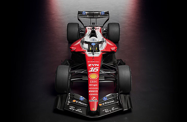 Takto vypadá nové Ferrari. Podívejte se, v čem budou závodit Hamilton a Leclerc