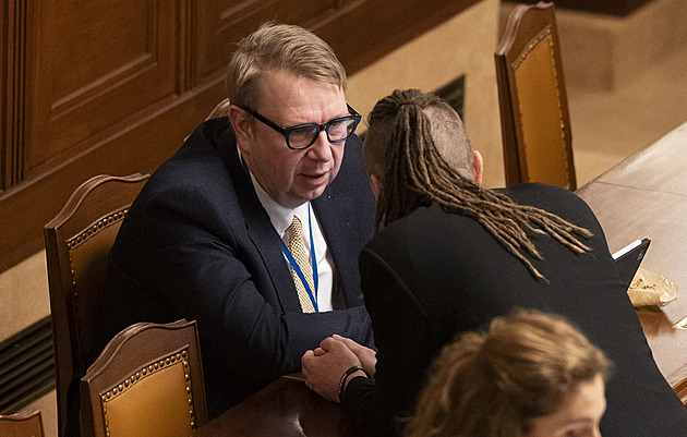 Ani zveřejnění zpráv nebylo šťastné, první krok ale udělal Macinka, řekl Juchelka