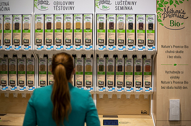 Mýdlo do lahve, čočku do sáčku. EU tlačí nákupy bez obalů, obchody mají pochyby