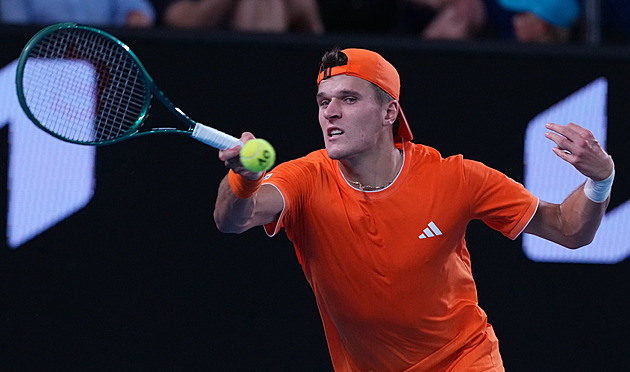 Menšík si proti Djokovičovi nezahraje. Před osmifinále se kvůli zranění odhlásil