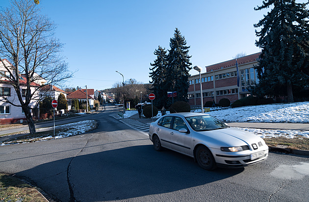 Na plavání budou děti chodit bezpečněji. Pod lázněmi vznikne nový přechod