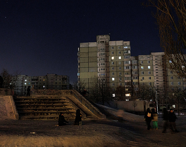 Spí v kabátech, v bytech si stavějí stany. Ukrajinci prožívají nejtěžší zimu