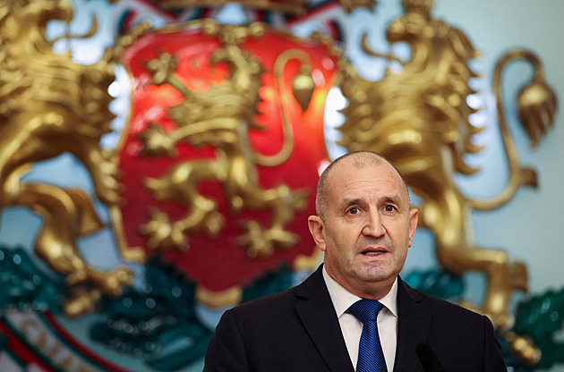 Bulharský prezident Radev podal demisi. Spekuluje se, že založí vlastní stranu