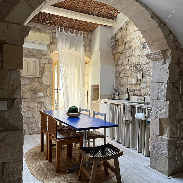 Koupě domu na Sicílii byla lekcí důvěry. Teď v něm Matěj vítá další Čechy