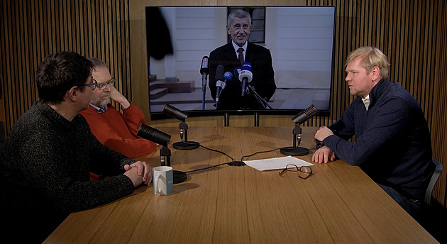 Ostuda státu, nebo politika? Staří bílí muži rozebírali střet vlády a Hradu