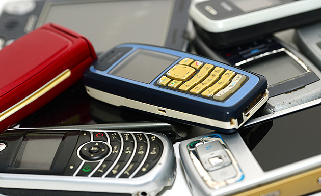 To muselo bolet. Objednal si telefony, jenže pak začala válka