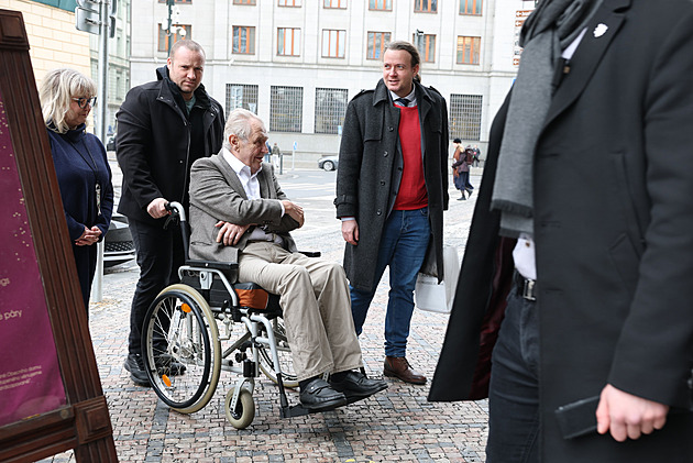 Vzniká biografie Miloše Zemana. Píše ji historik Macháček, autor Gustáva Husáka