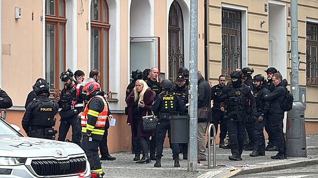 Údajná střelba ve škole. Učiteli hrozí stíhání, o placení výjezdu rozhodne soud