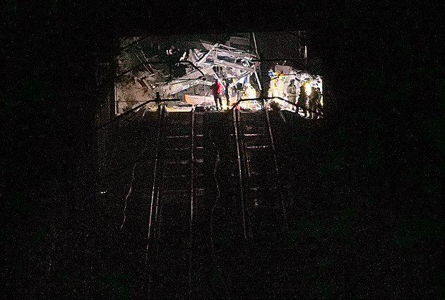 Další železniční neštěstí ve Španělsku. Vlak narazil do zdi, strojvedoucí zemřel