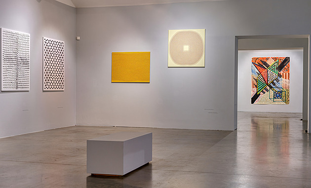 Geometrie, ze které jde hlava kolem. Na Kampě zahájili výstavu Pavla Rudolfa