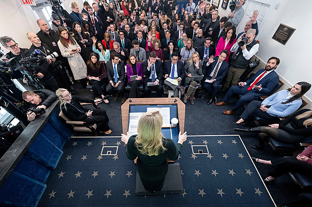 Trump nechce další mrtvé v ulicích, od deportací však neustoupí, řekl Bílý dům