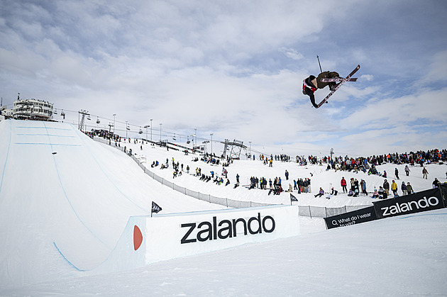 Švýcarské Alpy v rytmu freestylu. Laax Open nabídl triky na hraně nemožného