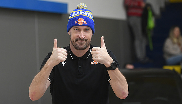 V kulichu na basket. Ústecký šéf splnil sázku, basu s ním drželi i fanoušci
