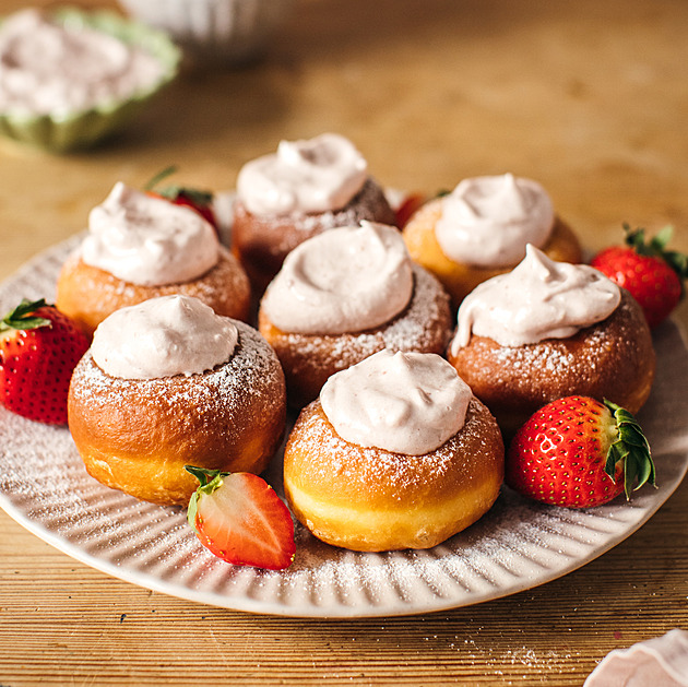 Slovenské šišky s jahodovou pěnou podle Moniky Kóňové