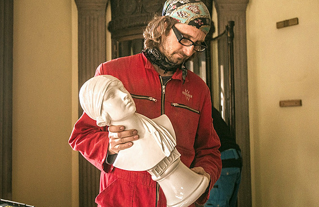 RECENZE: Jelen, na špínu jak řemen! Film o slavném mýdlu ukazuje absurditu dějin