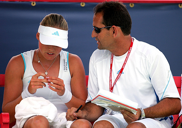 Kauza tenisového trenéra. Z nevhodného chování ho viní i bývalá světová jednička