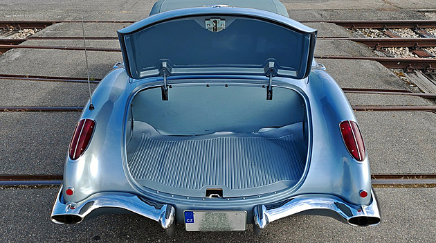 Vyvolávací cena 2,8 milionu. Stát draží ikonické veterány, ukázal jejich fotky