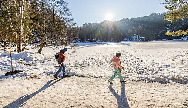 OBRAZEM: Mráz čaruje v Adršpachu a nikde nikdo. Na led se hodí nesmeky