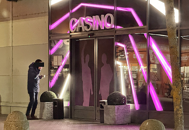 Některé herny v Plzni nerespektují městskou vyhlášku a fungují dál