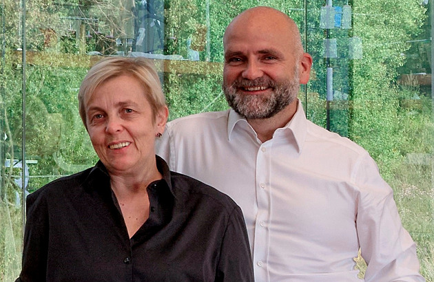 Oblékají zaměstnance bank i nemocnic. Ušijeme jakýkoli oděv, říká podnikatel