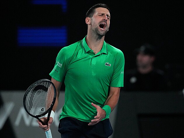 Srbsk� tenista Novak Djokovi� se roz�iluje ve t�et�m kole Australian Open.