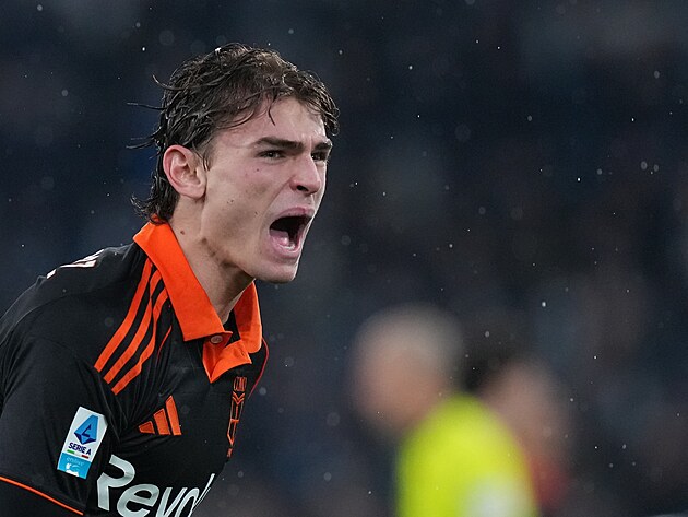 Z�lo�n�k Coma Nico Paz slav� g�l v utk�n� s Laziem.