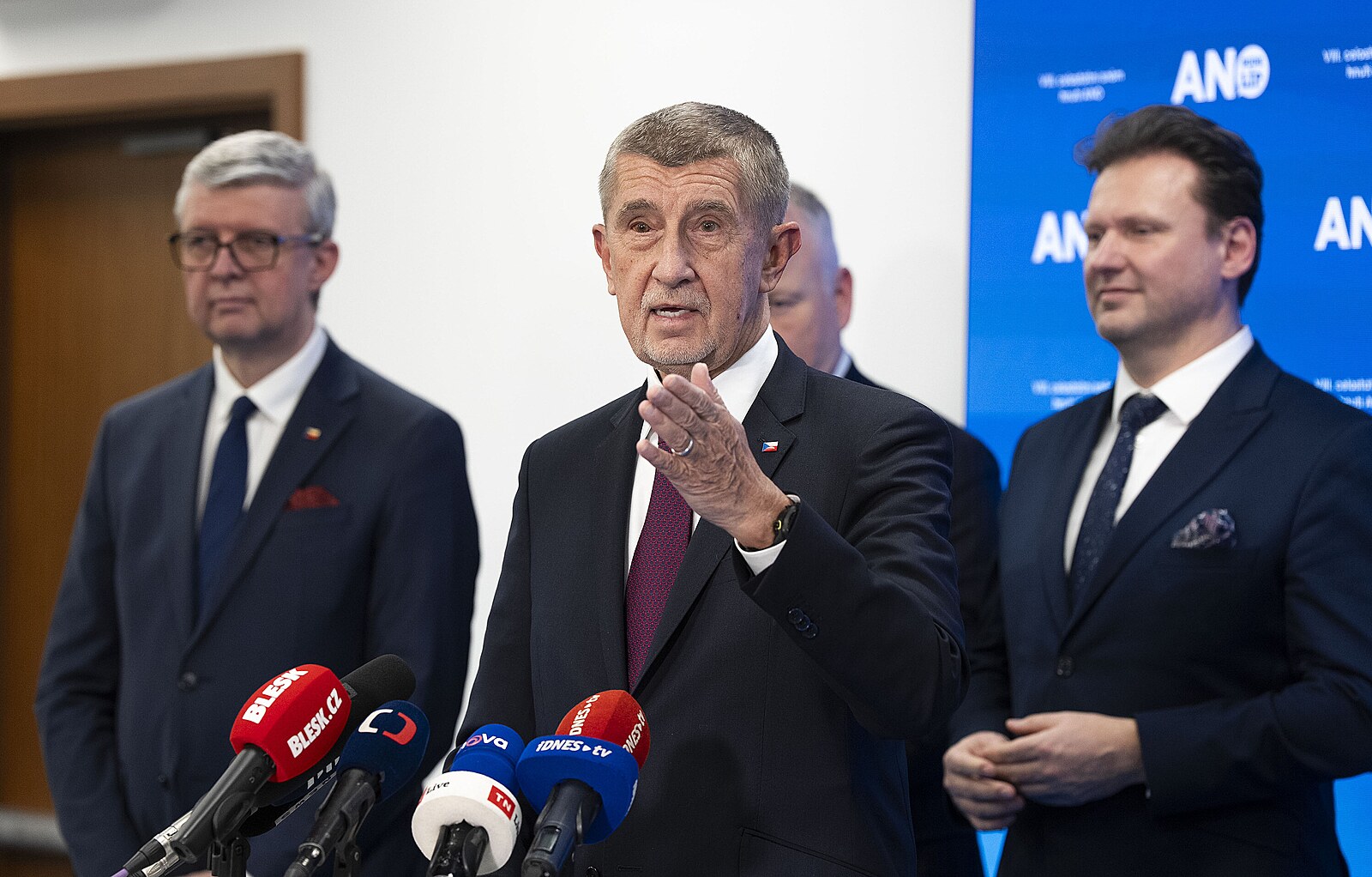 Vláda projedná nový cizinecký zákon a novelu o spotřebitelském úvěru