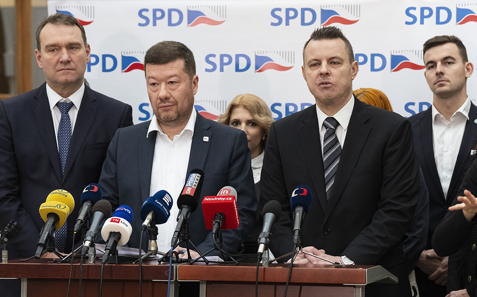 SPD chce v koalici prosadit výzvu odebrat nejvyšší státní vyznamenání Zelenskému