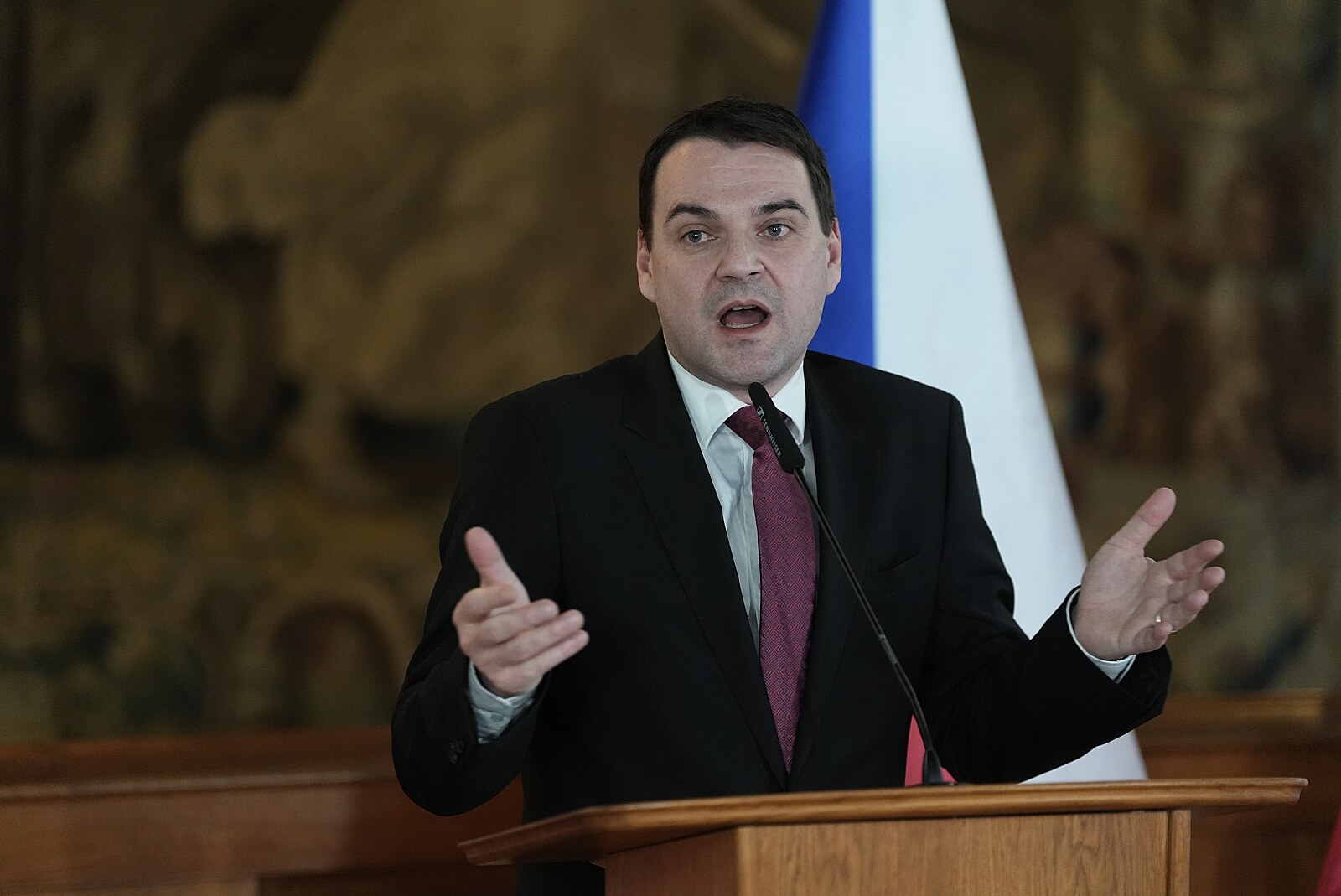 Macinka komunikoval s Hradem jako amatér, dělá z Turka rukojmí, říká expert