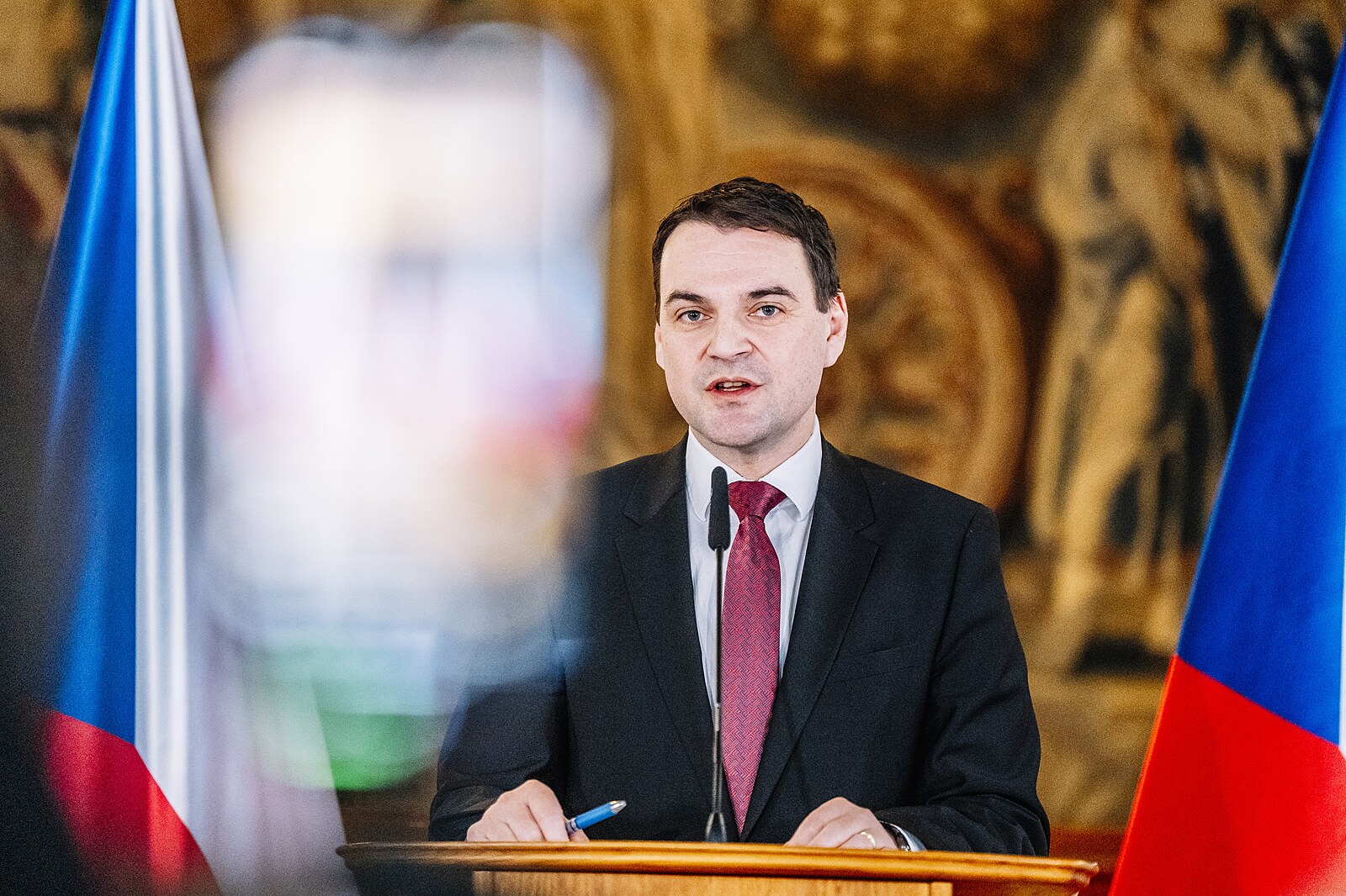 Macinka zavedl mírnější pravidla pro cesty ruských diplomatů do Česka