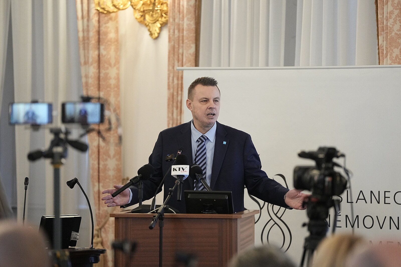 Rajchl na semináři obvinil ministry. Kotlár označil vakcíny za biologické zbraně