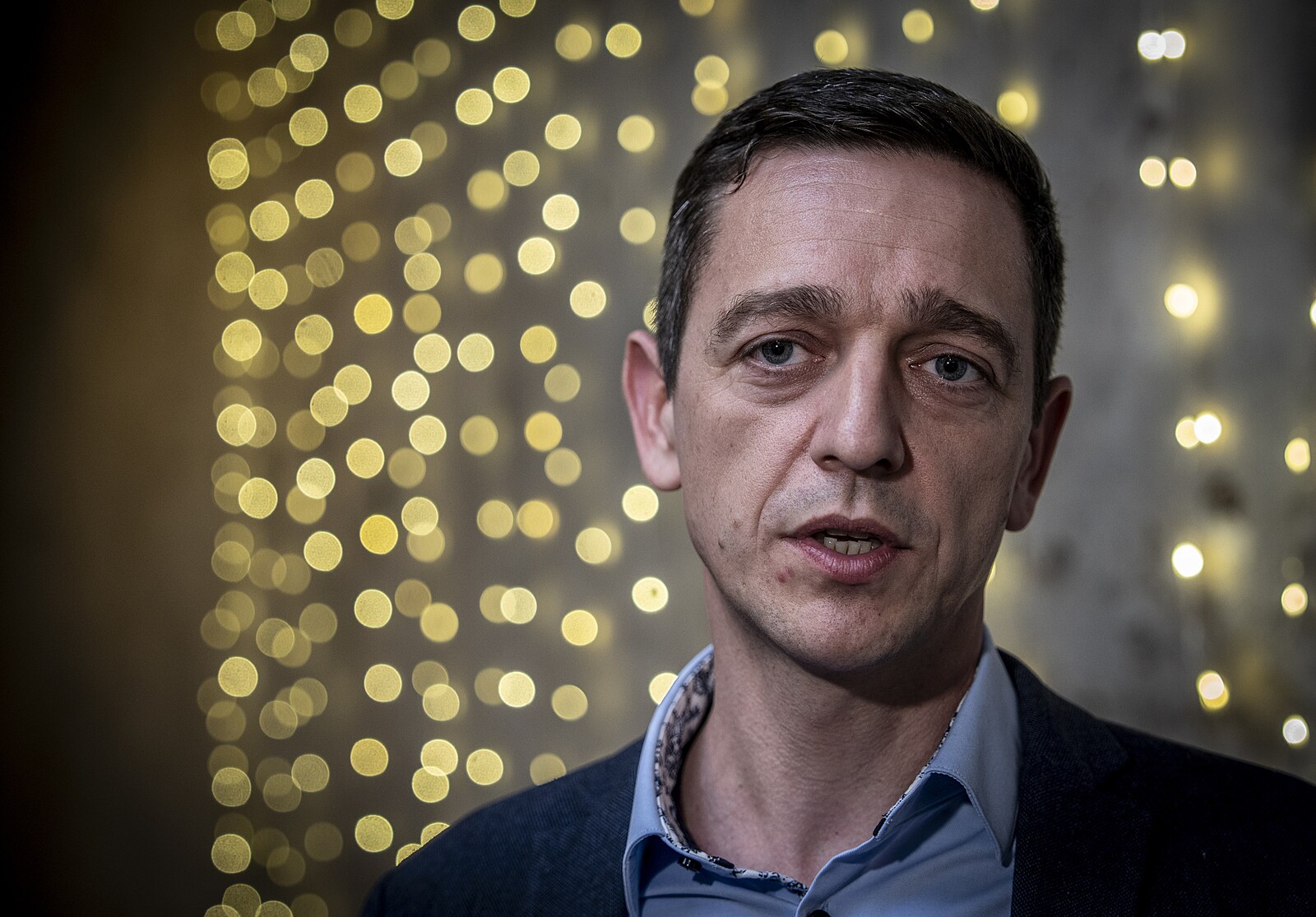 První profík mezi politickými komedianty. Přinese Grolichův nový styl lidovcům popularitu?