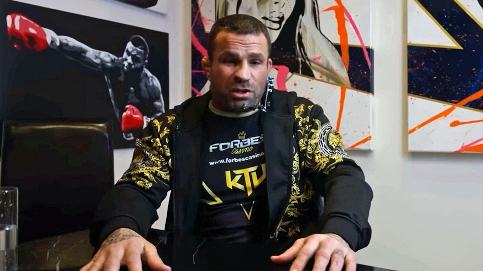 Byl jsem neustále spoutaný, řekl Vémola k vazbě. Přišel úklid, vysvětlila Lela dětem