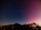 Polární zá�e byla viditelná kolem p�lnoci i v Hradci Králové, snímek zá�e na...