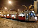 První z 20 tramvají s designem Porsche ur�ených pro Prahu absolvovala v noci na...