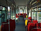 Podélné uspo�ádání seda�ek v tramvaji �koda 14T (1. dubna 2007)