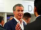 Kalifornský guvernér Gavin Newsom na Sv�tovém ekonomickém fóru ve �výcarském...