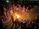 Na snímku z videa jsou vid�t demonstranti, kte�í op�t vy�li do ulic Teheránu...