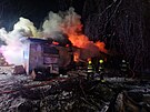 Hasi�i zasahuj� u ho��c�ho domu v obci Bore� na Mladoboleslavsku. (15. ledna...