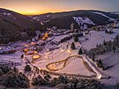 Magická jízda na bobové dráze v Peci se po setm�ní rozsv�cí tisícovkou sv�tel