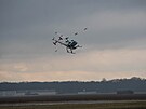 Vrtuln�kov� flotila Centra leteck�ho v�cviku st�tn�ho podniku LOM PRAHA se...
