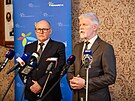 Prezident Petr Pavel na tiskov� konferenci v Prost�jov�. Vlevo hejtman...