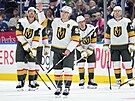 Mitch Marner mává fanou�k�m v Torontu.