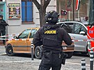 Des�tky policist� zasahuj� na pra�sk�m �i�kov� u hl�en� st�elby ve �kole. (23....