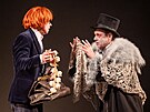 Vojt�ch Obdr��lek (vlevo) a Lud�k Rand�r v inscenaci M�stsk�ho divadla Zl�n...